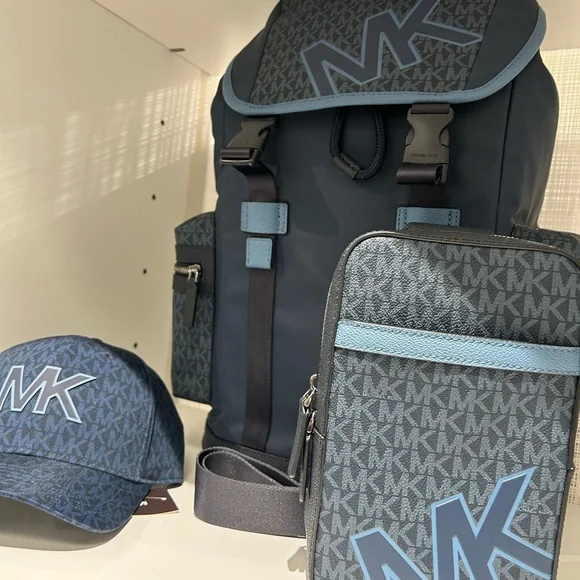 Michael Kors Cooper Medium KORS Logo Sling Pack NWT blue logo/black - Picture 9 of 14